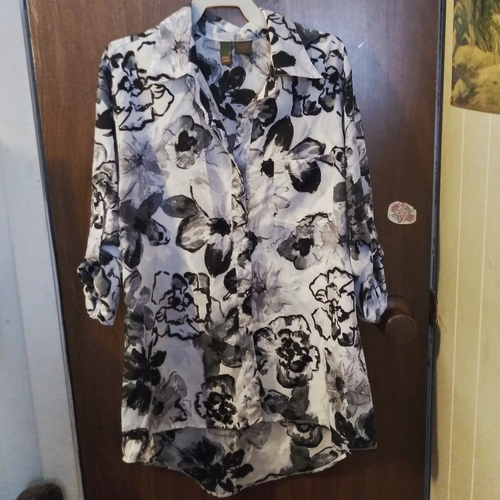 Serenade Watercolor Floral Button Down Top Size: L